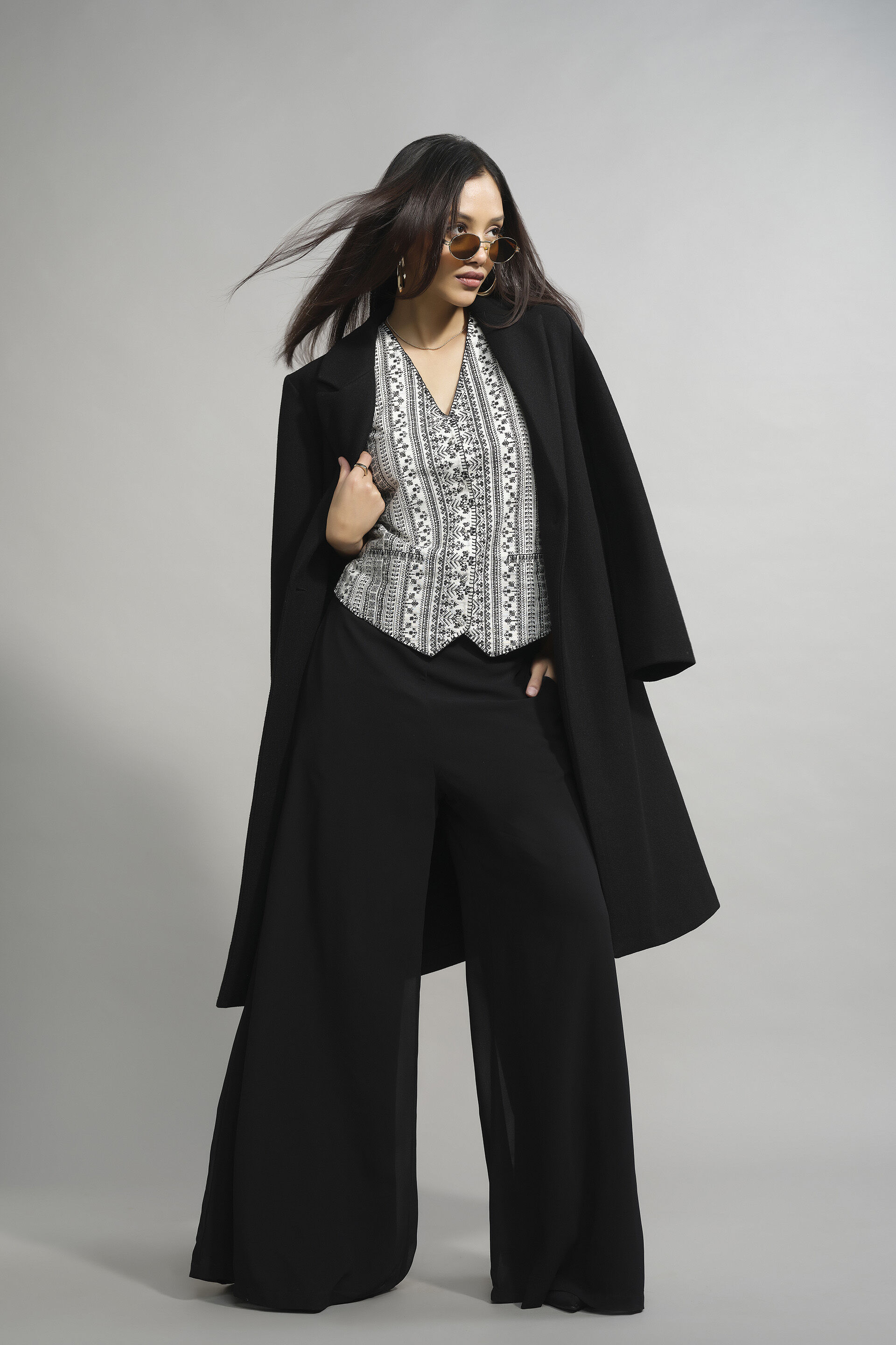 Vest With A Twist Top, Black, image 3